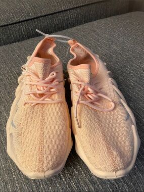 Women's Peach Knit Lace-Up Sneakers - Lightweight Comfort